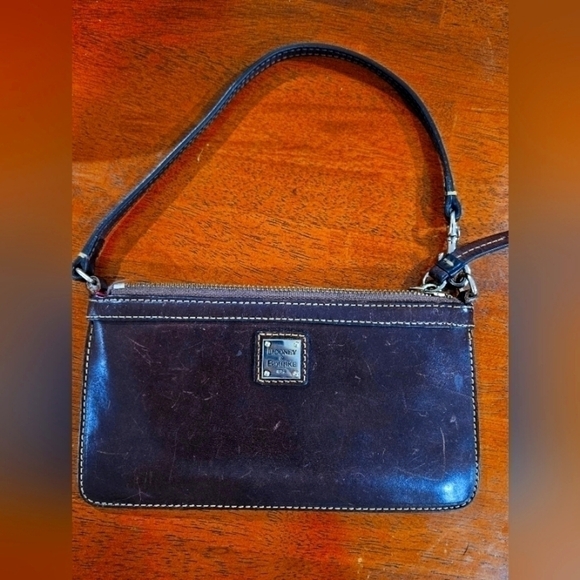 Dooney & Bourke Handbags - Dooney & Bourke vintage wristlet